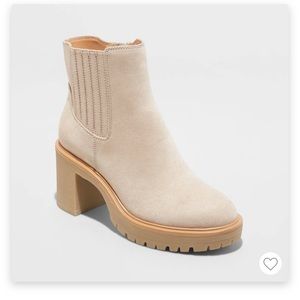 NWT tan boots